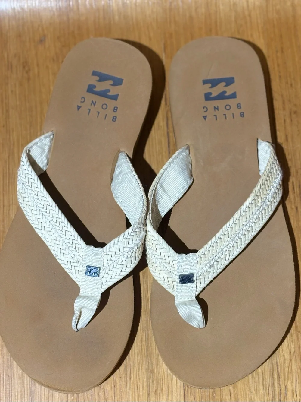 Billabong Kai Sandals in tan with a braided white vegan leather strap. Size 7